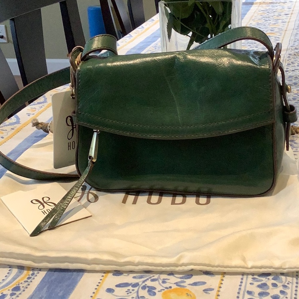 NWT Hobo crossbody jade bag — pockets galore!